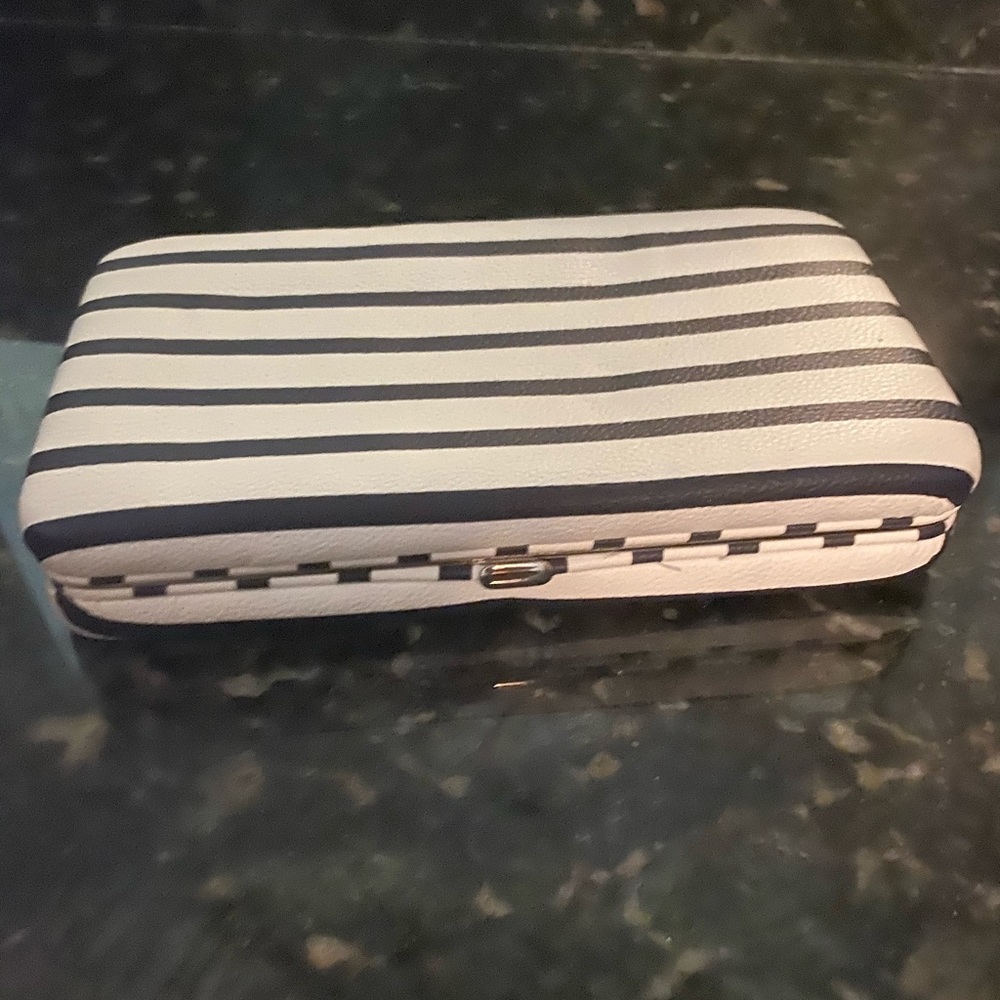 Hard Case Wallet